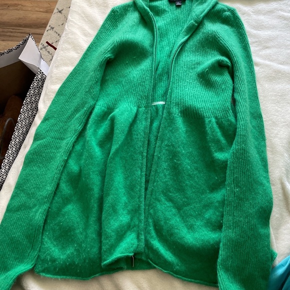 Cashmere zip up sweater. - Picture 2 of 2